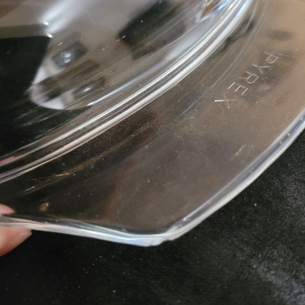 Vintage Pyrex Spring Blossom baking dish, minor chip in lid, see pictures - Picture 6 of 6